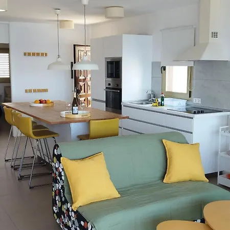 Front Line Tenerife Apartamento *